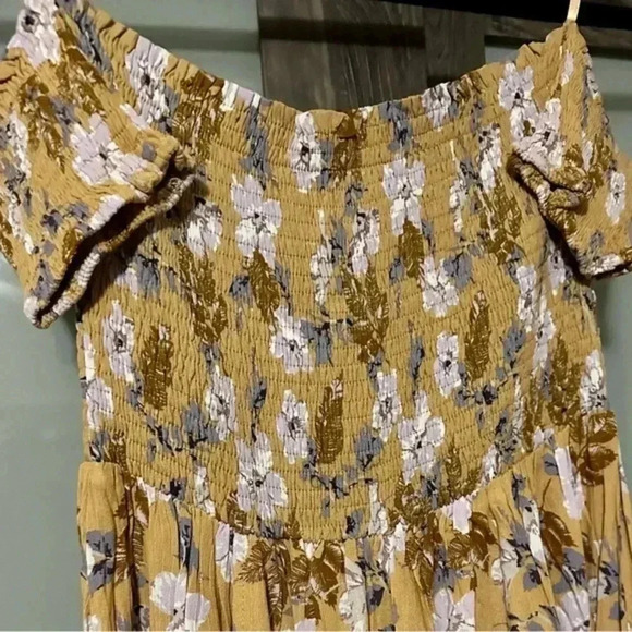 BNWT Floral Smocked Maxi Dress - Picture 5 of 7